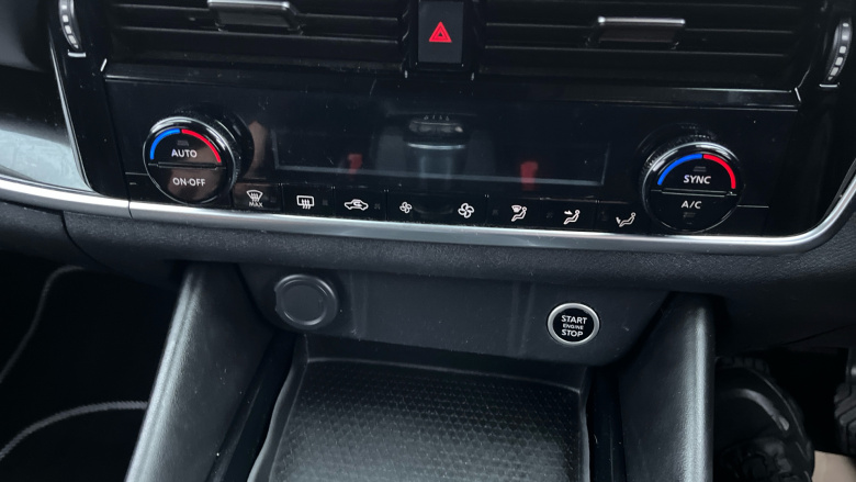 Nissan Qashqai 1.3 DiG-T MH N-Connecta 5dr Petrol Hatchback